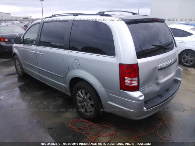 2A4RR5DX1AR239916 - 2010 CHRYSLER TOWN & COUNTRY TOURING SILVER photo 3