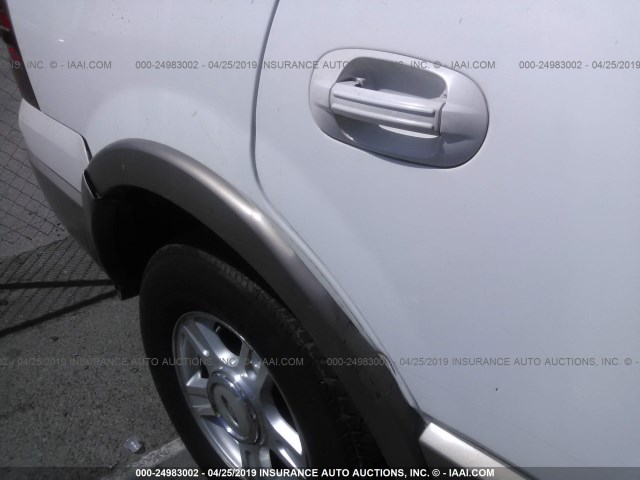 1FMFU17L03LC36182 - 2003 FORD EXPEDITION EDDIE BAUER WHITE photo 6