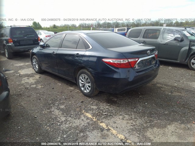 4T1BF1FK2HU628051 - 2017 TOYOTA CAMRY LE/XLE/SE/XSE Dark Blue photo 3