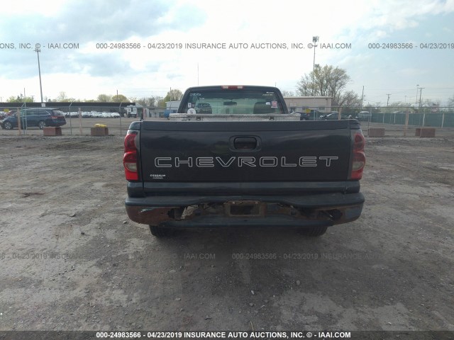 1GCEC14Z45Z278088 - 2005 CHEVROLET SILVERADO C1500 GRAY photo 8