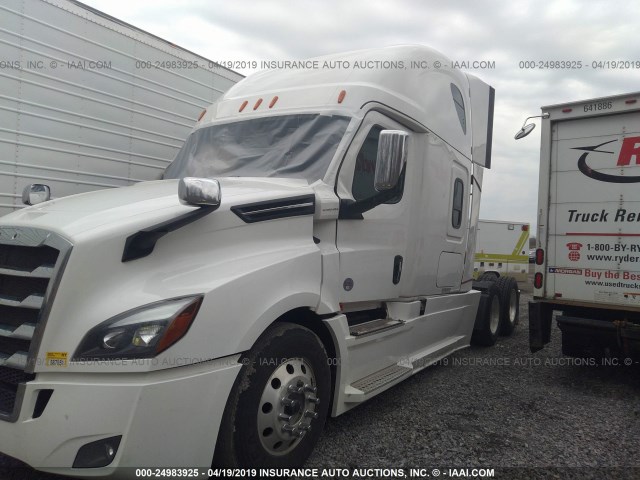 3AKJHHDR1JSJP8985 - 2018 FREIGHTLINER CASCADIA 126  WHITE photo 2