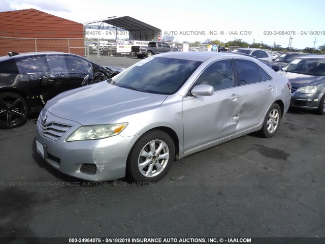 4T1BF3EK3BU162621 - 2011 TOYOTA CAMRY SE/LE/XLE SILVER photo 2