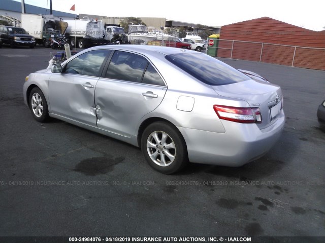 4T1BF3EK3BU162621 - 2011 TOYOTA CAMRY SE/LE/XLE SILVER photo 3