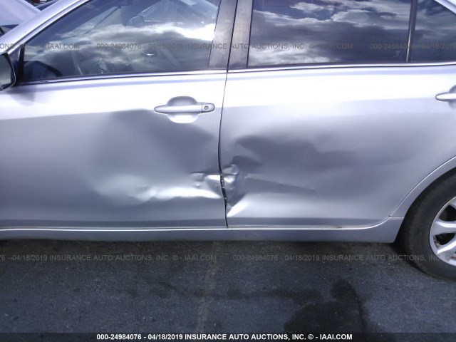 4T1BF3EK3BU162621 - 2011 TOYOTA CAMRY SE/LE/XLE SILVER photo 6