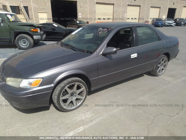 4T1BG22K5XU910868 - 1999 TOYOTA CAMRY CE/LE/XLE GRAY photo 2