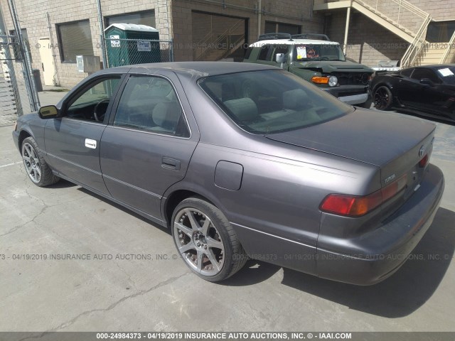 4T1BG22K5XU910868 - 1999 TOYOTA CAMRY CE/LE/XLE GRAY photo 3