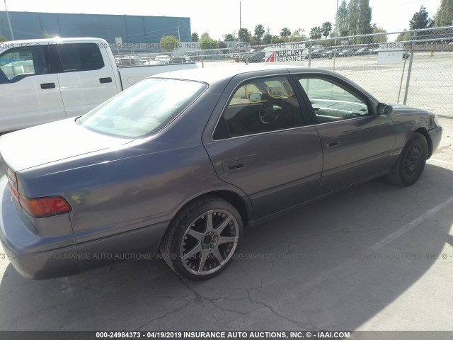 4T1BG22K5XU910868 - 1999 TOYOTA CAMRY CE/LE/XLE GRAY photo 4