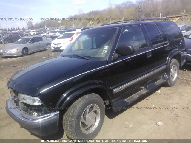 1GNDT13W1Y2295678 - 2000 CHEVROLET BLAZER BLACK photo 2