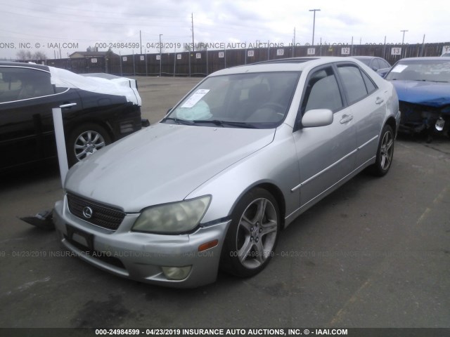 JTHBD192620046327 - 2002 LEXUS IS 300 SILVER photo 2