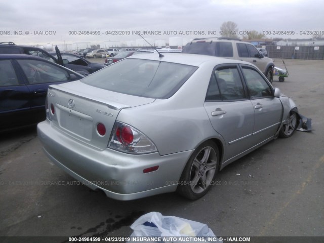 JTHBD192620046327 - 2002 LEXUS IS 300 SILVER photo 4