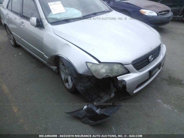 JTHBD192620046327 - 2002 LEXUS IS 300 SILVER photo 6