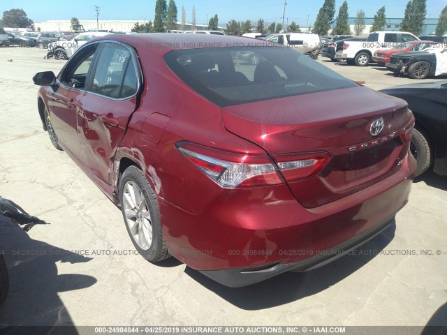 4T1B11HK6JU583360 - 2018 TOYOTA CAMRY L/LE/XLE/SE/XSE RED photo 3
