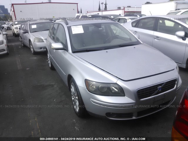 YV1MW390052073198 - 2005 VOLVO V50 2.4I SILVER photo 1