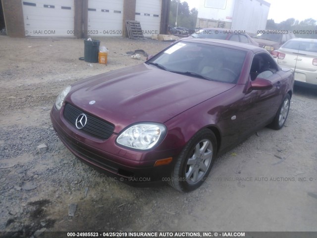 WDBKK47F5YF148642 - 2000 MERCEDES-BENZ SLK 230 KOMPRESSOR RED photo 2