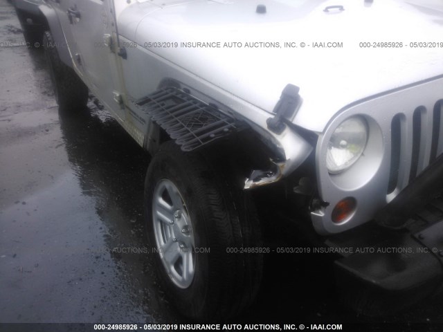 1J4GA39188L568199 - 2008 JEEP WRANGLER UNLIMITE X SILVER photo 6