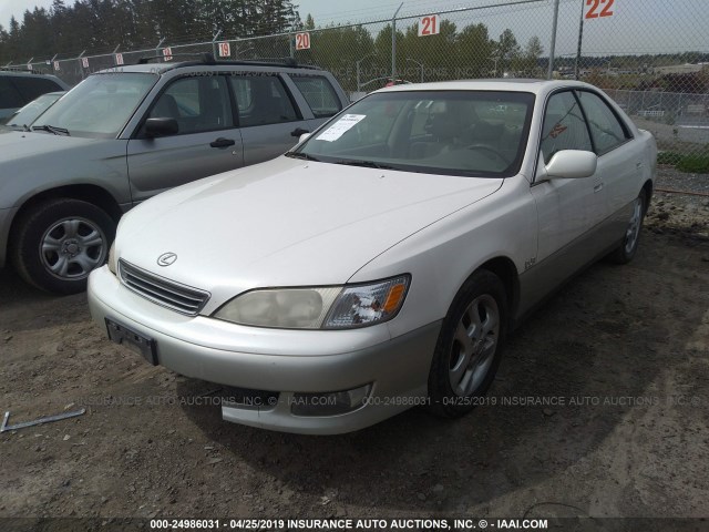 JT8BF28GXY5075127 - 2000 LEXUS ES 300 WHITE photo 2