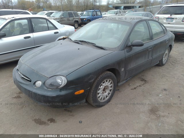 1FAFP53S9WG273167 - 1998 FORD TAURUS SE COMFORT GREEN photo 2