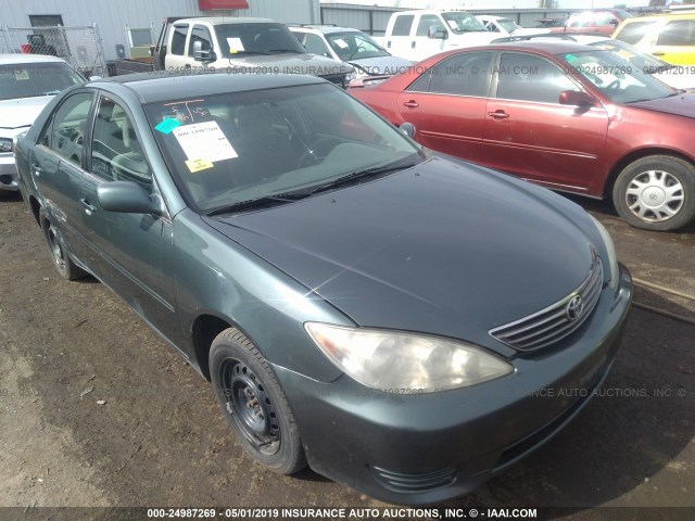 4T1BE30K55U419762 - 2005 TOYOTA CAMRY LE/XLE/SE GREEN photo 1