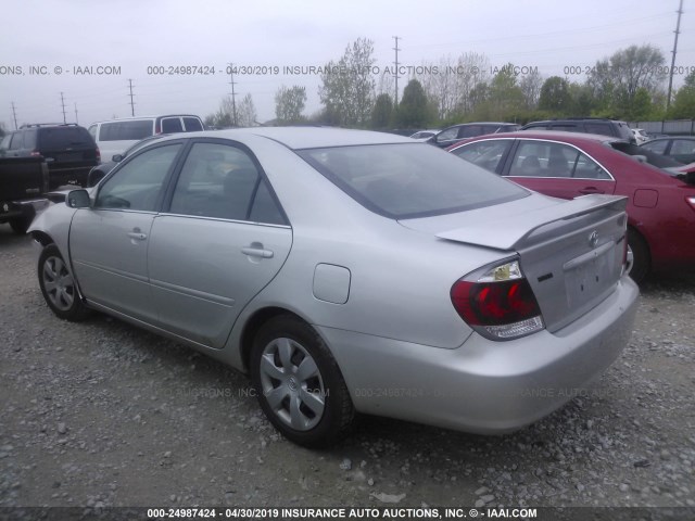 4T1BE32K85U548754 - 2005 TOYOTA CAMRY LE/XLE/SE SILVER photo 3