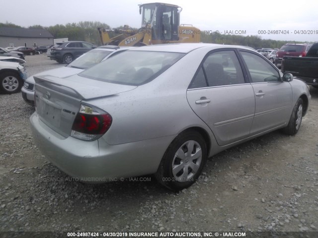 4T1BE32K85U548754 - 2005 TOYOTA CAMRY LE/XLE/SE SILVER photo 4