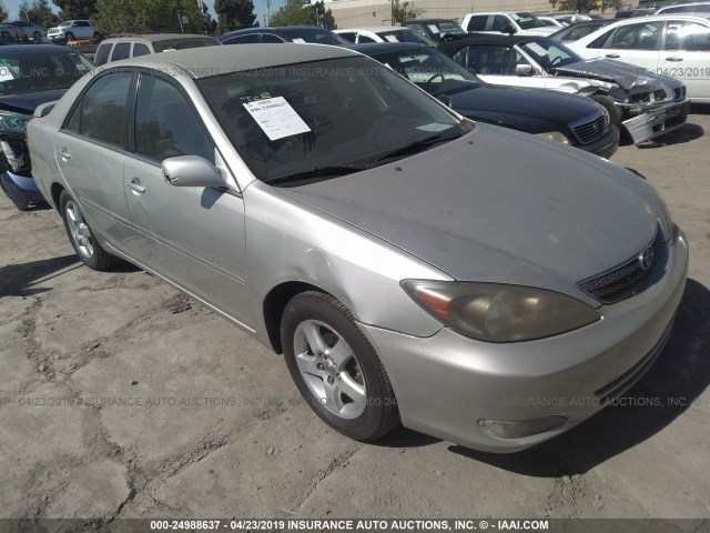 JTDBE32K020113816 - 2002 TOYOTA CAMRY LE/XLE/SE SILVER photo 1