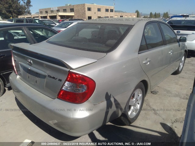 JTDBE32K020113816 - 2002 TOYOTA CAMRY LE/XLE/SE SILVER photo 4