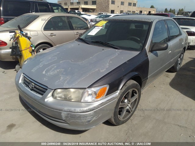 4T1BG22K4YU703776 - 2000 TOYOTA CAMRY CE/LE/XLE ვერცხლისფერი ფოტო 2