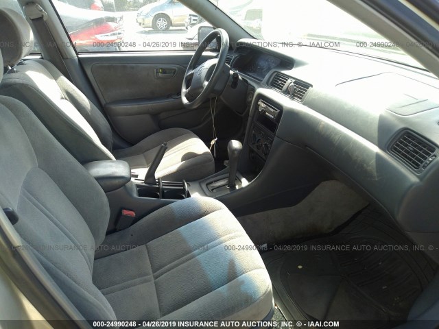 4T1BG22K4YU703776 - 2000 TOYOTA CAMRY CE/LE/XLE ვერცხლისფერი ფოტო 5