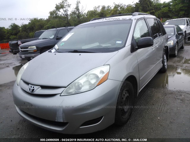 5TDZK23CX8S210083 - 2008 TOYOTA SIENNA CE/LE SILVER photo 2