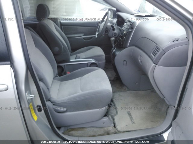 5TDZK23CX8S210083 - 2008 TOYOTA SIENNA CE/LE SILVER photo 5