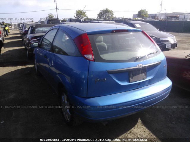 3FAFP31342R167292 - 2002 FORD FOCUS ZX3 BLUE photo 3