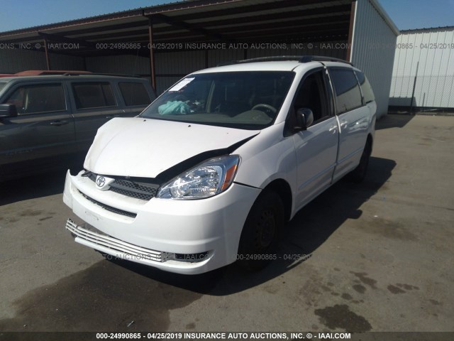 5TDZA23CX4S085258 - 2004 TOYOTA SIENNA CE/LE WHITE photo 2