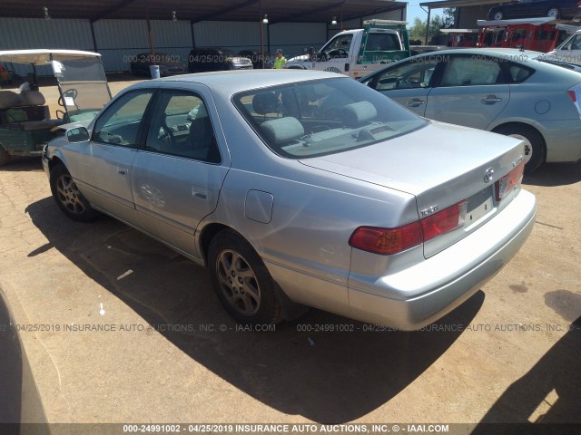 JT2BF28K7Y0249358 - 2000 TOYOTA CAMRY LE/XLE SILVER photo 3