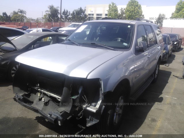 1FMFU15557LA83728 - 2007 FORD EXPEDITION XLT SILVER photo 2