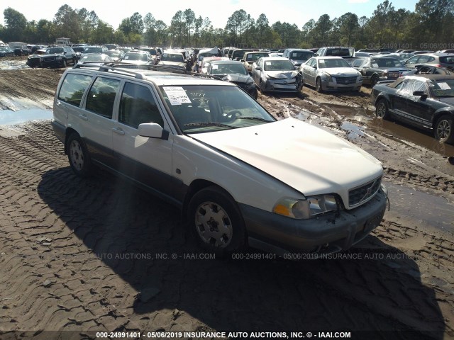 YV1LZ56D5Y2692647 - 2000 VOLVO V70 XC/SE WHITE photo 1