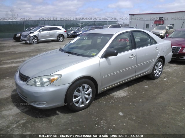 4T1BE32K12U519463 - 2002 TOYOTA CAMRY LE/XLE/SE SILVER photo 2