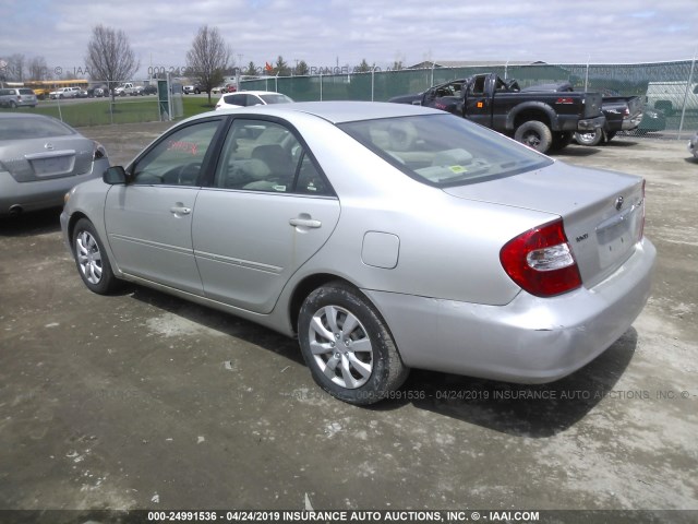 4T1BE32K12U519463 - 2002 TOYOTA CAMRY LE/XLE/SE SILVER photo 3