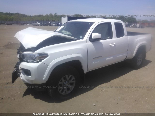 5TFSZ5AN1HX085360 - 2017 TOYOTA TACOMA ACCESS CAB/SR5/TRD SPT/OR WHITE photo 2