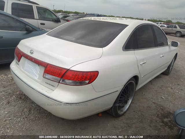 KMHFC46F56A098011 - 2006 HYUNDAI AZERA SE/LIMITED WHITE photo 4