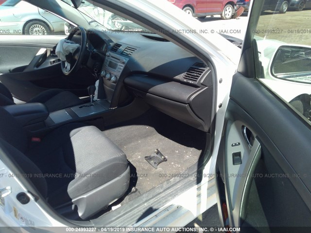 4T1BE46KX8U756462 - 2008 TOYOTA CAMRY CE/LE/XLE/SE WHITE photo 5