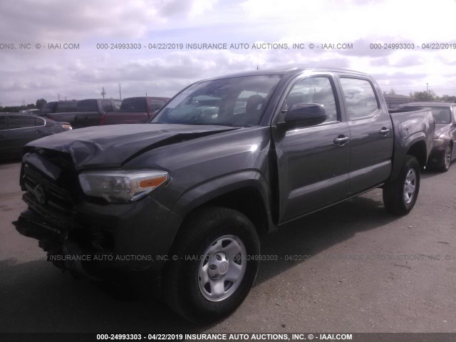 5TFAX5GN3JX121712 - 2018 TOYOTA Tacoma DOUBLE CAB/SR/SR5 GRAY photo 2