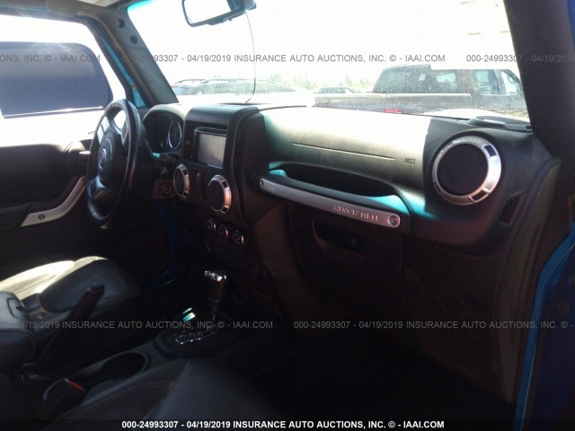 1C4HJWFGXGL108626 - 2016 JEEP WRANGLER UNLIMITE RUBICON BLUE photo 5