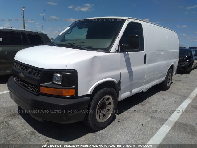 1GCFG15X781115315 - 2008 CHEVROLET EXPRESS G1500  WHITE photo 2