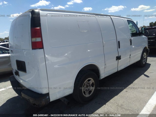 1GCFG15X781115315 - 2008 CHEVROLET EXPRESS G1500  WHITE photo 4