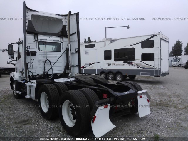 4V4NC9EH9CN559705 - 2012 VOLVO VN WHITE photo 3