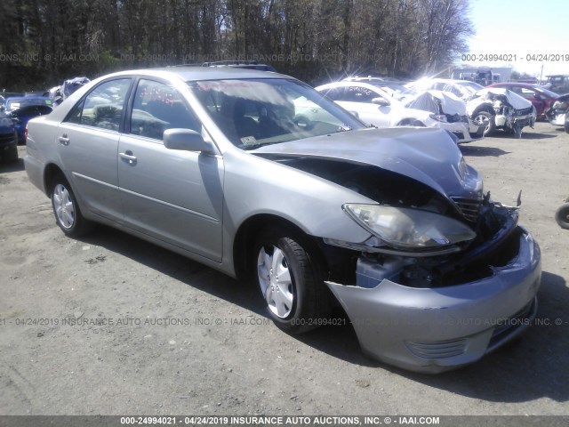 4T1BE32K95U967924 - 2005 TOYOTA CAMRY LE/XLE/SE GRAY photo 1