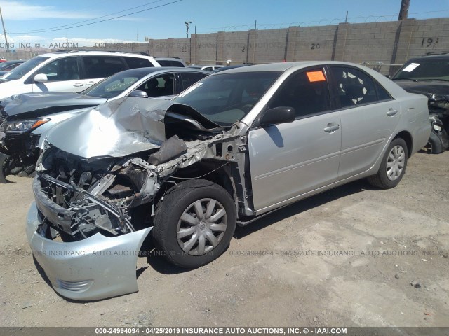 4T1BE32K05U965995 - 2005 TOYOTA CAMRY LE/XLE/SE SILVER photo 2