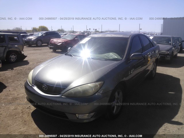 JTDBE32K353032764 - 2005 TOYOTA CAMRY LE/XLE/SE GRAY photo 2