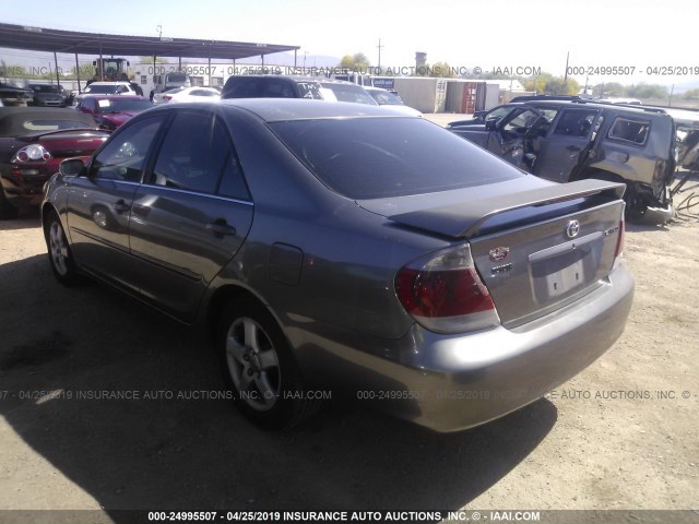 JTDBE32K353032764 - 2005 TOYOTA CAMRY LE/XLE/SE GRAY photo 3