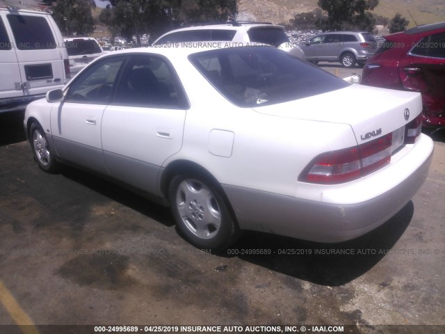 JT8BF28G6Y5091020 - 2000 LEXUS ES 300 WHITE photo 3